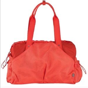 Lululemon extra mile duffel